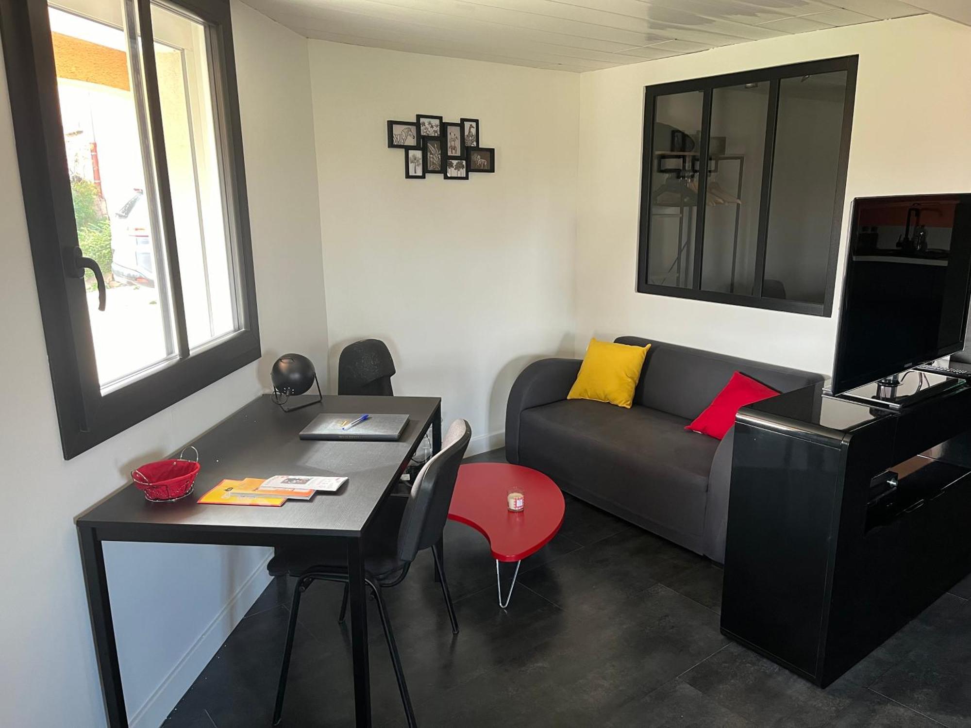 Comme Dans Un Ecrin - T2 De 50 M² Avec Jardin, Terrasse Et Piscine Apartamento Vernaison Exterior foto