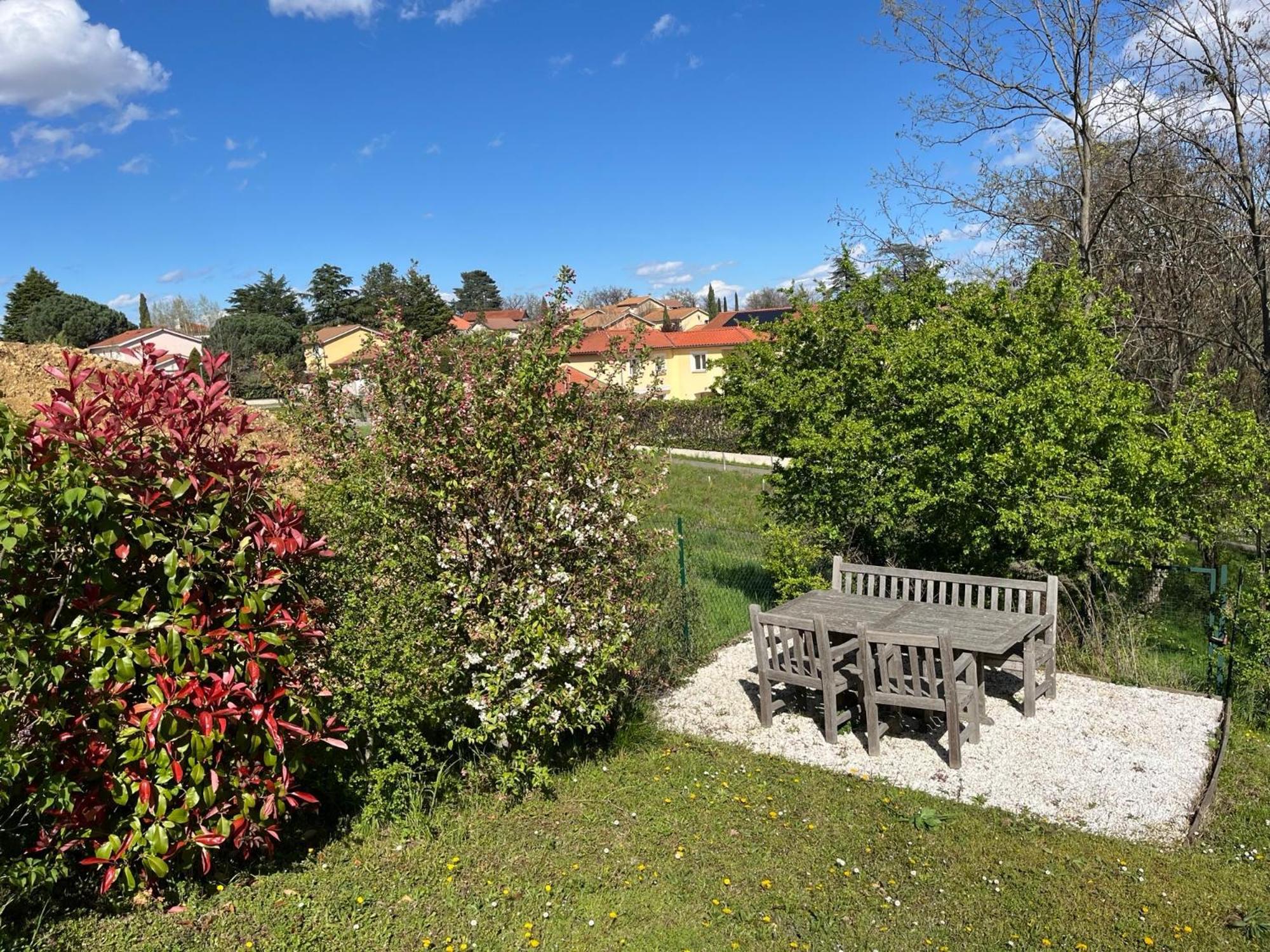 Comme Dans Un Ecrin - T2 De 50 M² Avec Jardin, Terrasse Et Piscine Apartamento Vernaison Exterior foto